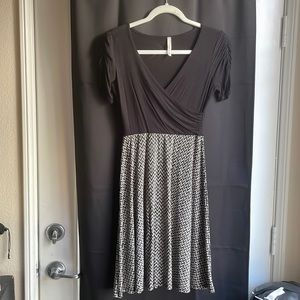 Gilli Dress Womens Small S V Neck Scoop Short Sleeve Rayon